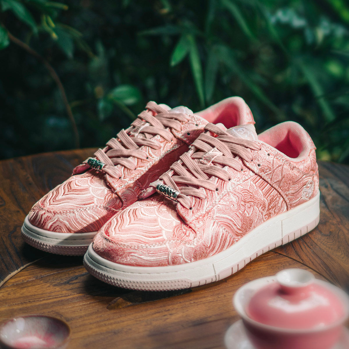 EVOQUE™ | LUXE BROCADE SNEAKERS