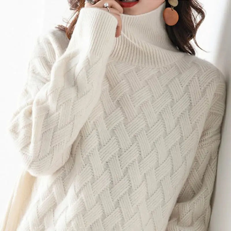 EVOQUE™ | ELEGANT CABLE-KNIT TURTLENECK SWEATER