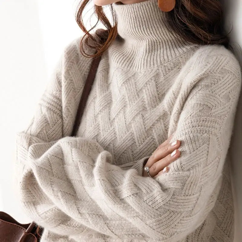 EVOQUE™ | ELEGANT CABLE-KNIT TURTLENECK SWEATER