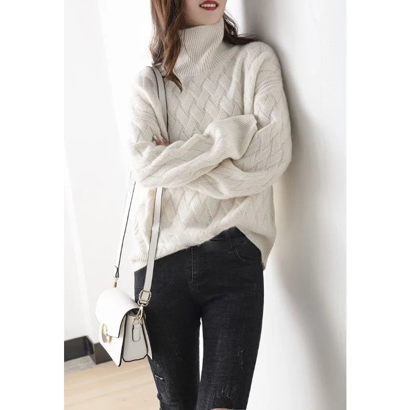 EVOQUE™ | ELEGANT CABLE-KNIT TURTLENECK SWEATER