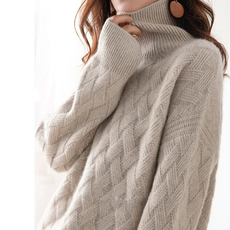 EVOQUE™ | ELEGANT CABLE-KNIT TURTLENECK SWEATER